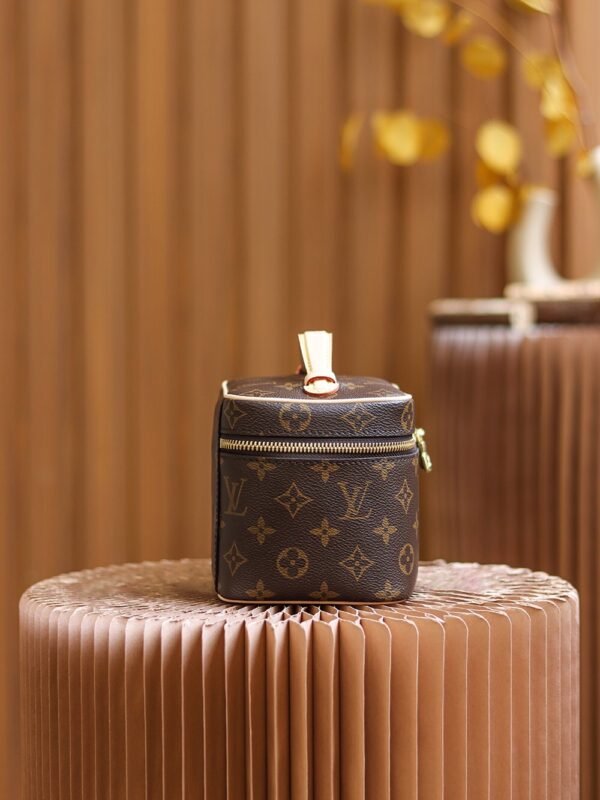 LV Nice Mini M44495