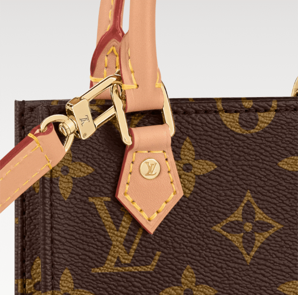 LOUIS VUITTON Petit Sac Plat M81295