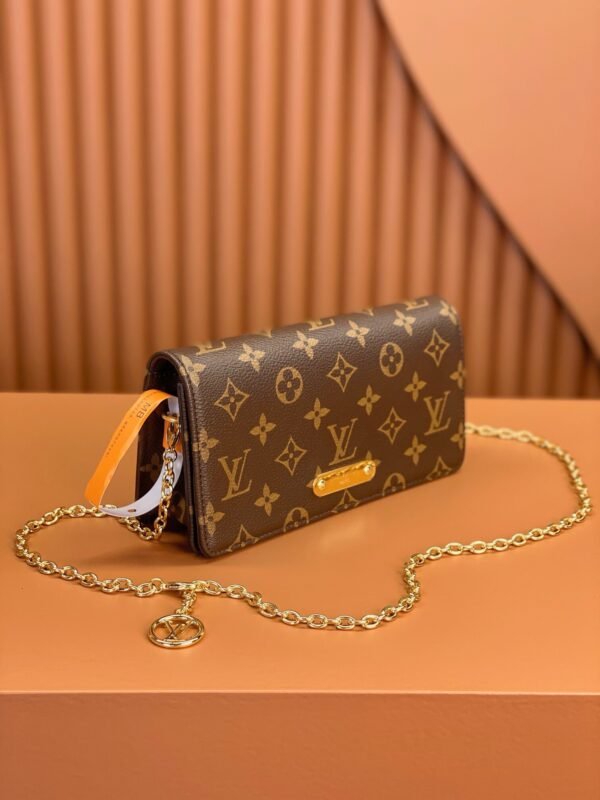 LOUIS VUITTON Wallet On Chain Lily M82509