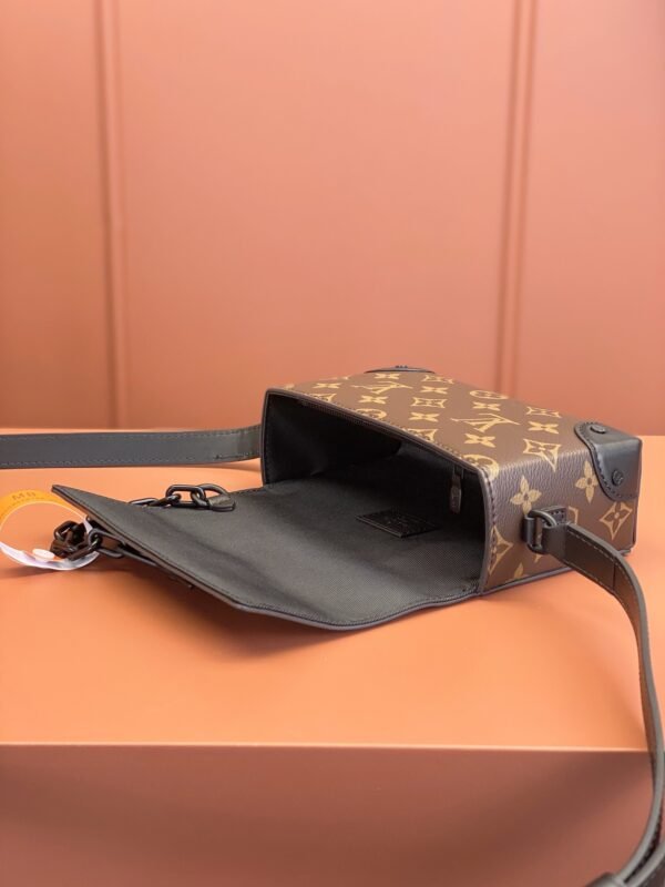 Louis Vuitton Steamer Wearable Wallet M83613