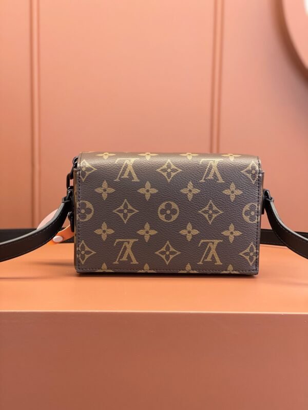 Louis Vuitton Steamer Wearable Wallet M83613