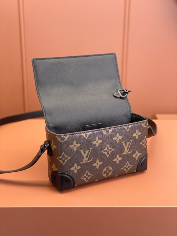 Louis Vuitton Steamer Wearable Wallet M83613