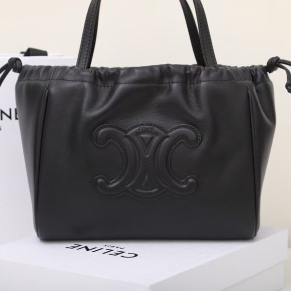 CELINE Triomphe SMALL CABAS DRAWSTRING CUIR TRIOMPHE IN SMOOTH BLACK