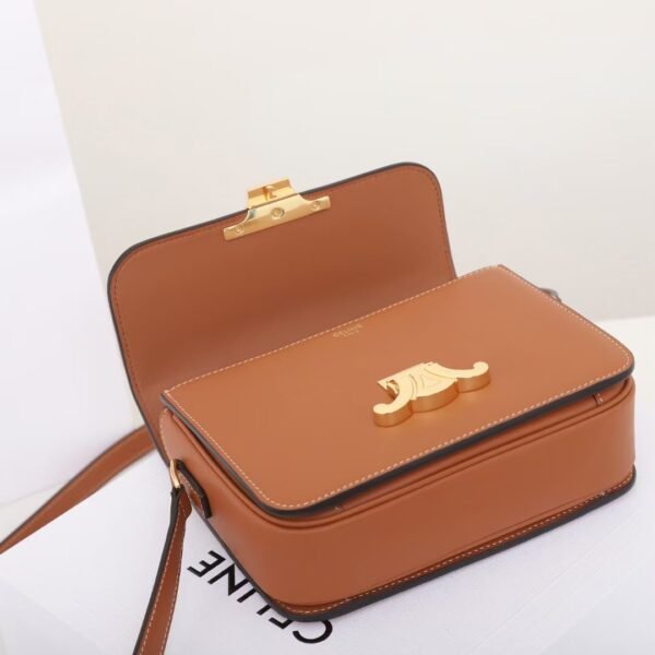 Celine TEEN TRIOMPHE BAG IN Natural Calfskin