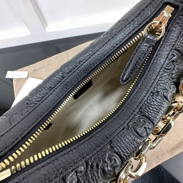 GG EMBLEM medium shoulder bag