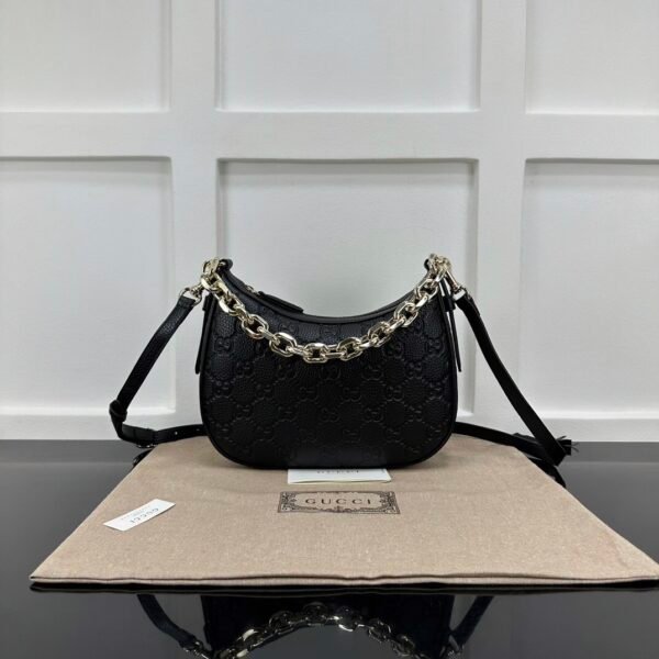 GG EMBLEM medium shoulder bag