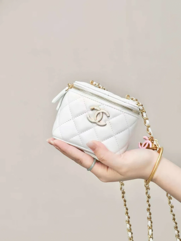 CHANEL 24A Enamel Buckle Lipstick Bag (Two Colors)