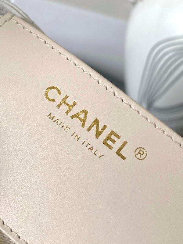 CHANEL 25 Calfskin Hobo Bag Small Handbag white