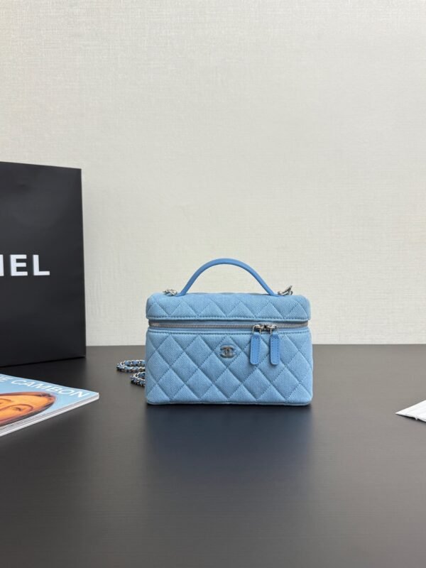 CHANEL 25C zippered silver buckle washed denim shoulder crossbody tote bag blue