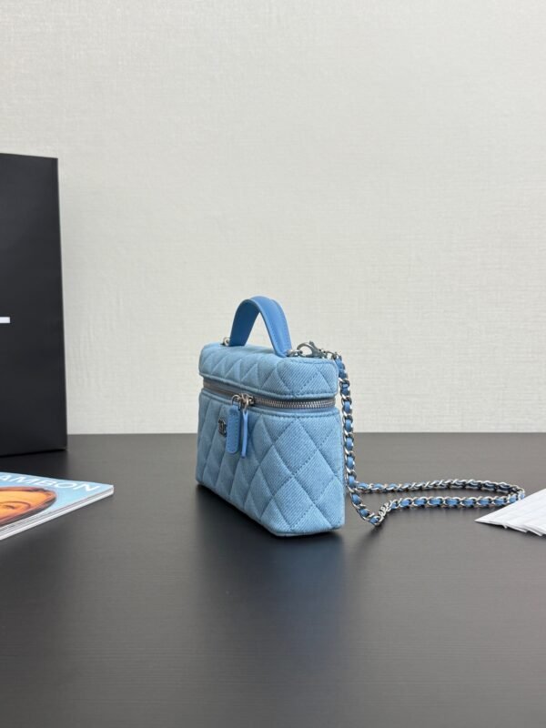 CHANEL 25C zippered silver buckle washed denim shoulder crossbody tote bag blue