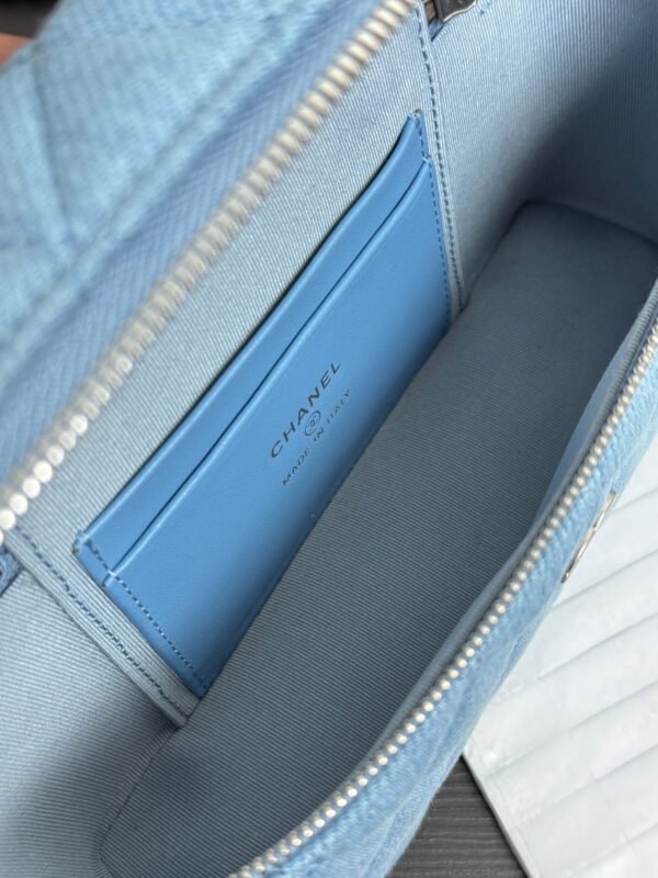 CHANEL 25C zippered silver buckle washed denim shoulder crossbody tote bag blue