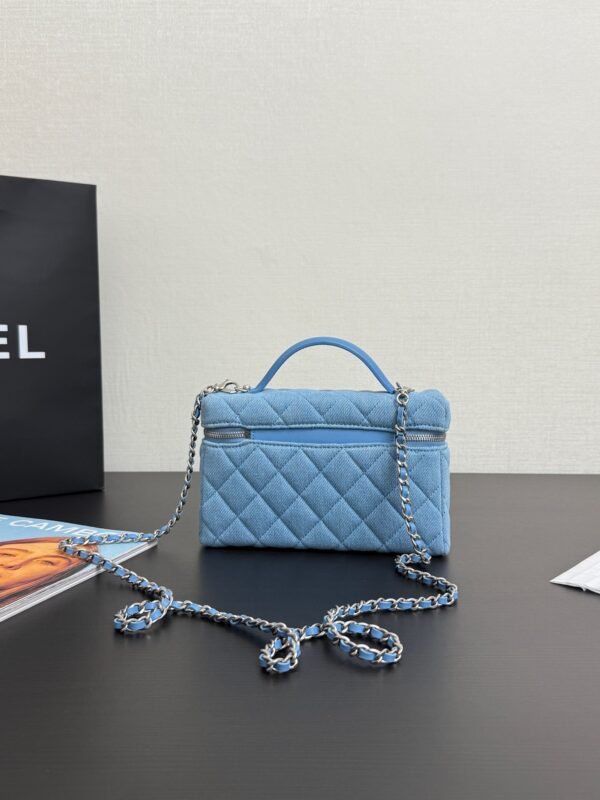 CHANEL 25C zippered silver buckle washed denim shoulder crossbody tote bag blue