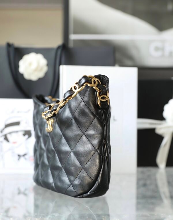 Chanel 22K hobo underarm bag Black Lambskin