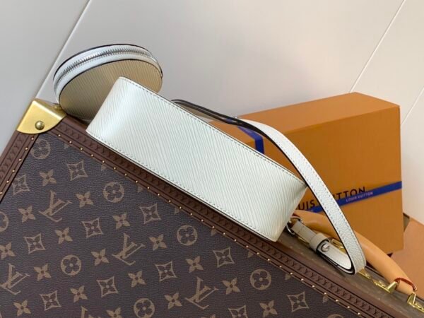 LOUIS VUITTON Marellini M20999