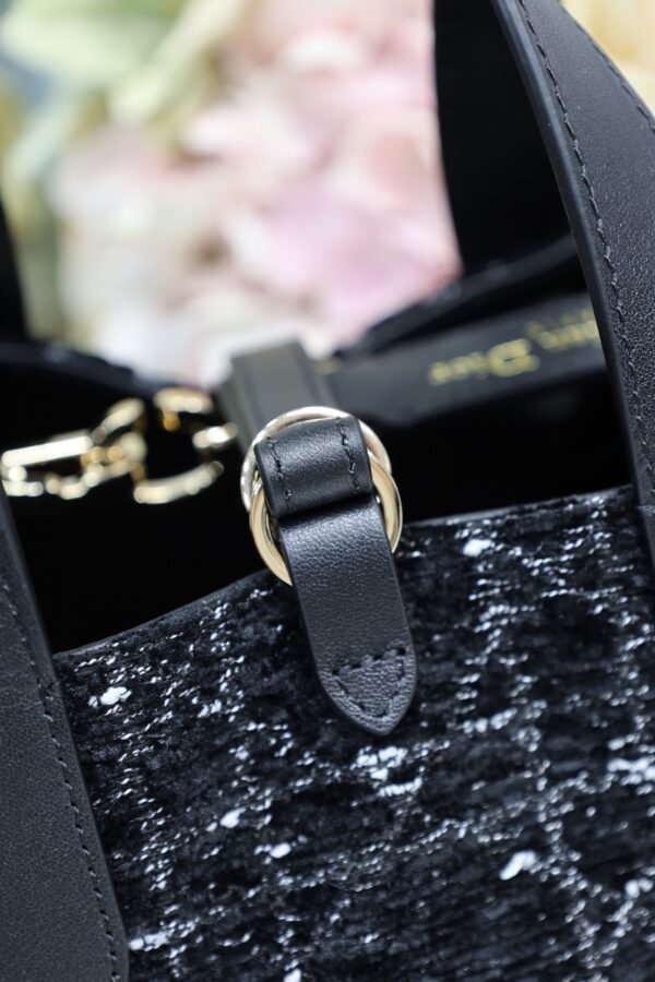 Medium Dior Toujours Vertical Tote Bag