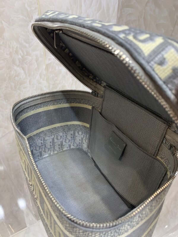 Dior Oblique cosmetic bag/toiletries bag