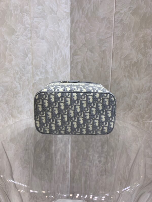Dior Oblique cosmetic bag/toiletries bag