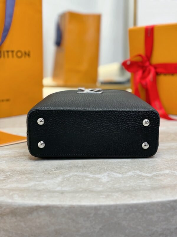 Louis Vuitton Capucines Mini M11908