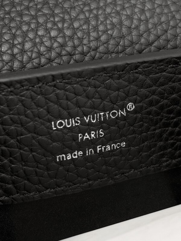 Louis Vuitton Capucines Mini M11908
