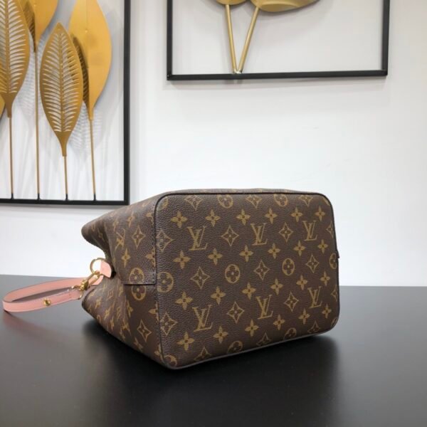 LOUIS VUITTON NéoNoé MM pink M44022