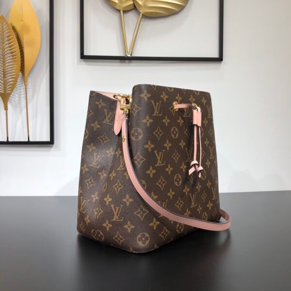 LOUIS VUITTON NéoNoé MM pink M44022
