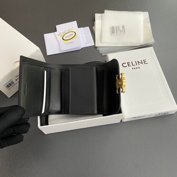 SMALL FLAP WALLET TRIOMPHE IN SHINY CALFSKIN