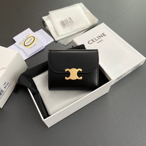 SMALL FLAP WALLET TRIOMPHE IN SHINY CALFSKIN