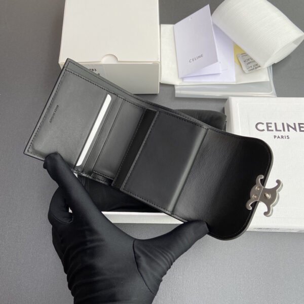 SMALL FLAP WALLET TRIOMPHE IN SHINY CALFSKIN