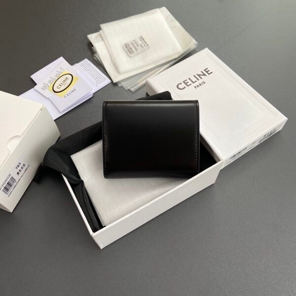 SMALL FLAP WALLET TRIOMPHE IN SHINY CALFSKIN