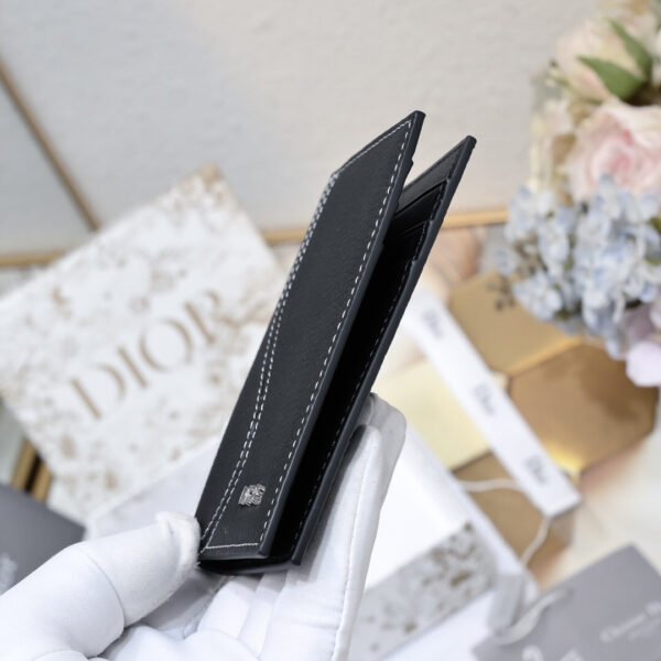 Saddle Vertical Bi-Fold Card Holder