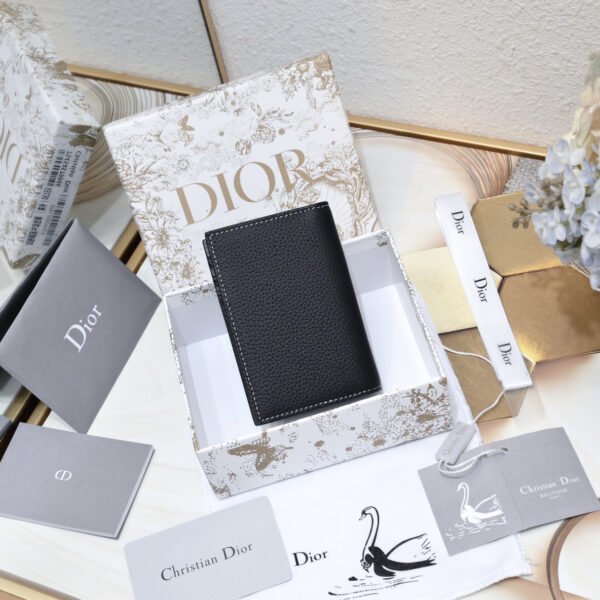 Saddle Vertical Bi-Fold Card Holder
