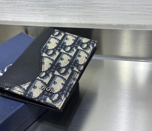 Saddle Vertical Bifold Card Holder