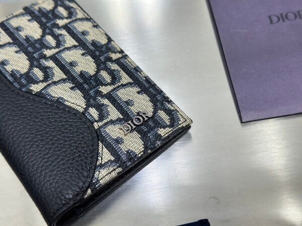 Saddle Vertical Bifold Card Holder