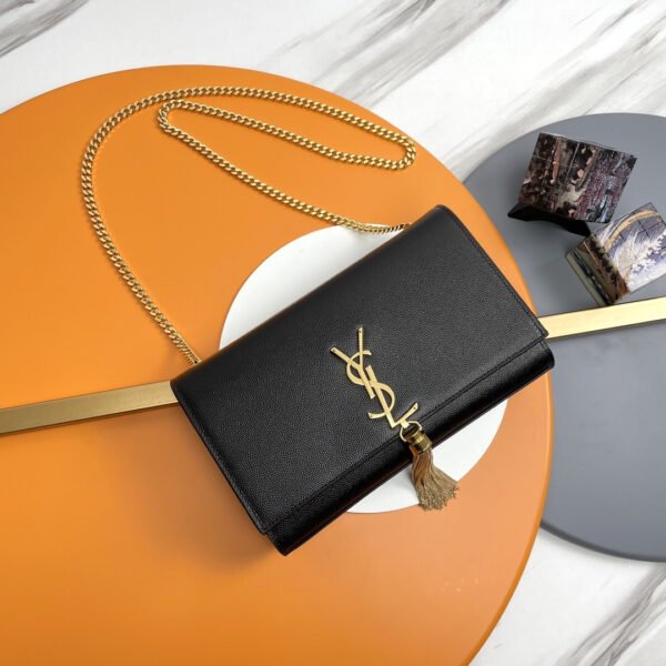 KATE MEDIUM TASSEL IN GRAIN DE POUDRE EMBOSSED LEATHER