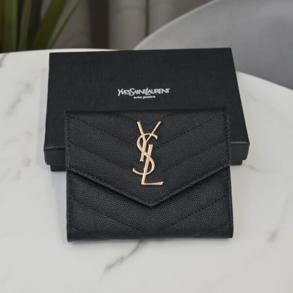 CASSANDRE MATELASSÉ COMPACT TRI FOLD WALLET IN GRAIN DE POUDRE LEATHER