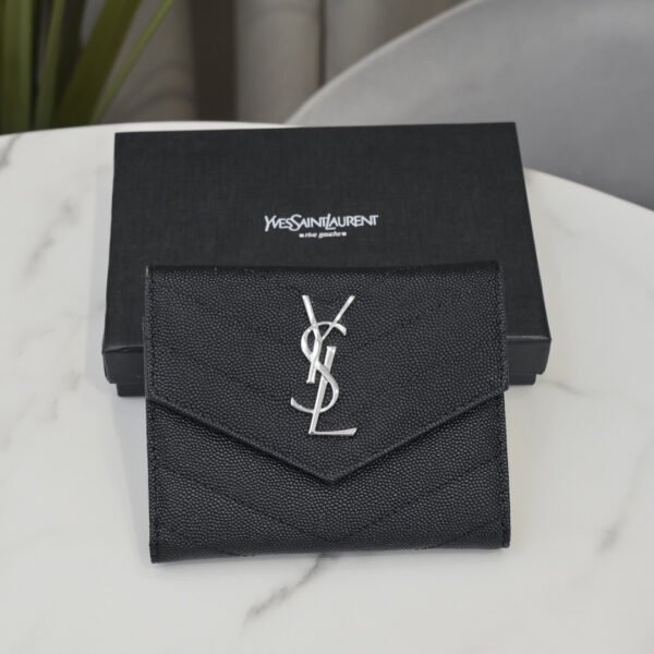 CASSANDRE MATELASSÉ COMPACT TRI FOLD WALLET IN GRAIN DE POUDRE LEATHER