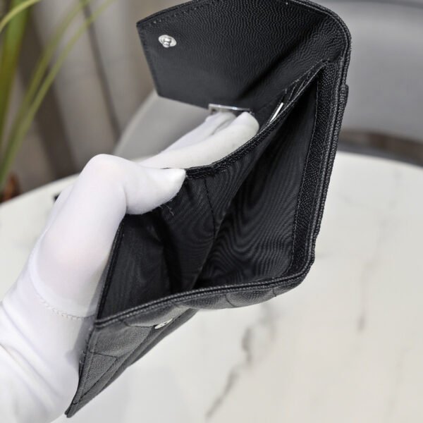 CASSANDRE MATELASSÉ COMPACT TRI FOLD WALLET IN GRAIN DE POUDRE LEATHER