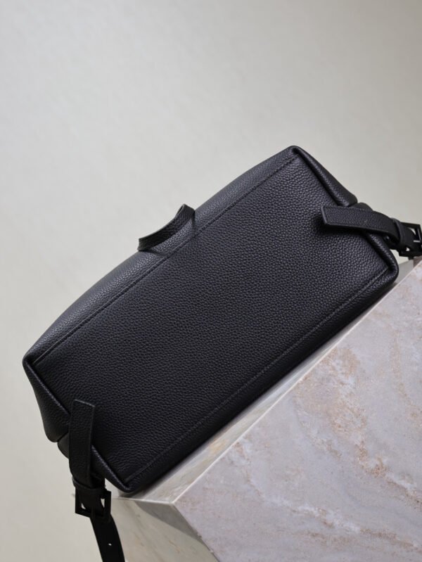 SAC DE JOUR BACKPACK IN GRAINED LEATHER