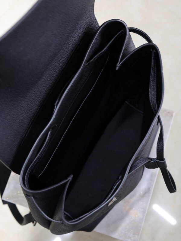 SAC DE JOUR BACKPACK IN GRAINED LEATHER