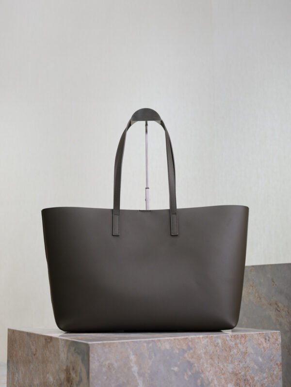 SHOPPING SAINT LAURENT IN LEATHER