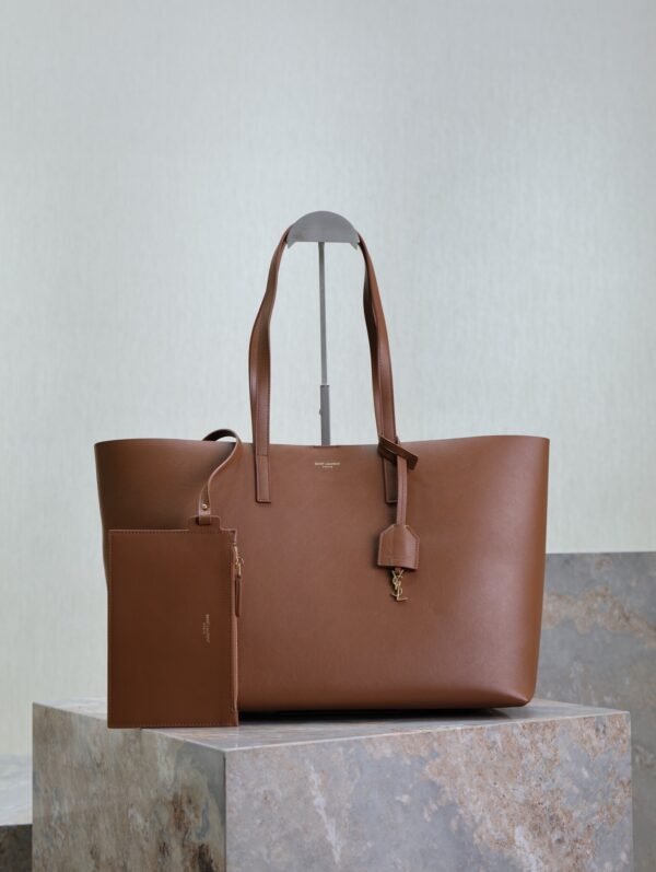 SHOPPING SAINT LAURENT IN LEATHER