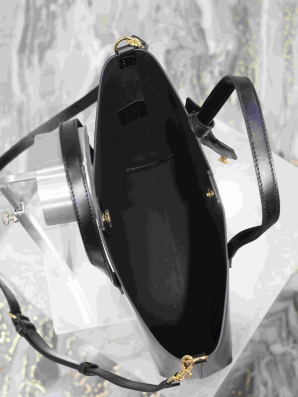 SHOPPING SAINT LAURENT TOY IN LEATHER