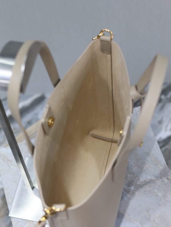 SHOPPING SAINT LAURENT TOY IN LEATHER