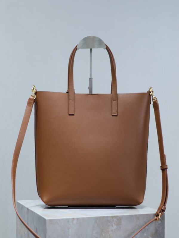 SHOPPING SAINT LAURENT TOY IN LEATHER