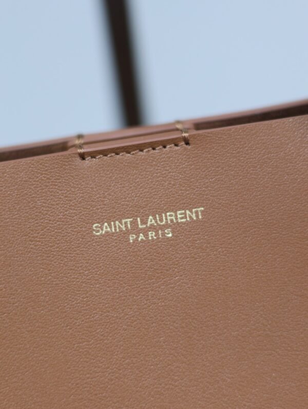 SHOPPING SAINT LAURENT TOY IN LEATHER