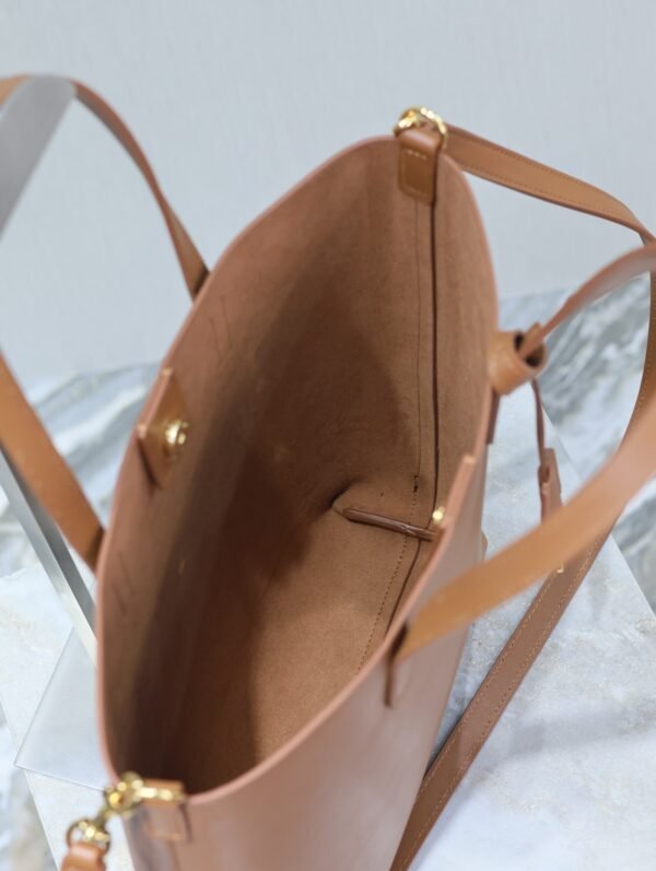 SHOPPING SAINT LAURENT TOY IN LEATHER