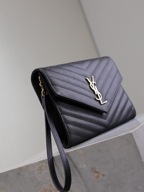 CASSANDRE MATELASSÉ FLAP POUCH IN GRAIN DE POUDRE LEATHER