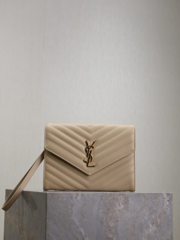 CASSANDRE MATELASSÉ FLAP POUCH IN GRAIN DE POUDRE LEATHER