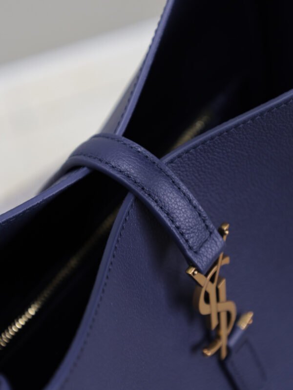 LE 5 À 7 SUPPLE SMALL IN GRAINED LEATHER