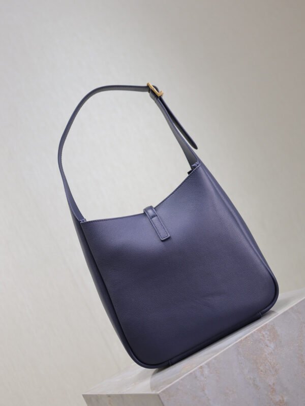 LE 5 À 7 SUPPLE SMALL IN GRAINED LEATHER